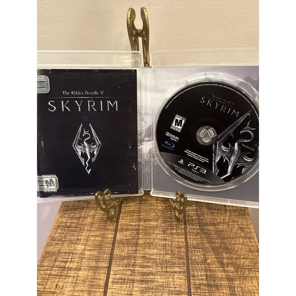 The Elder Scrolls V: Skyrim (PlayStation 3, 2011) Complete In Box With Manual